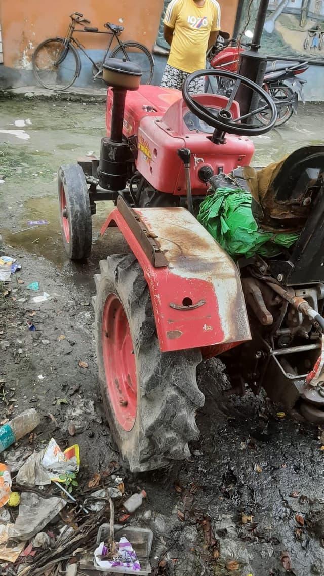 Mahindra Yuvraj 215 NXT (4)