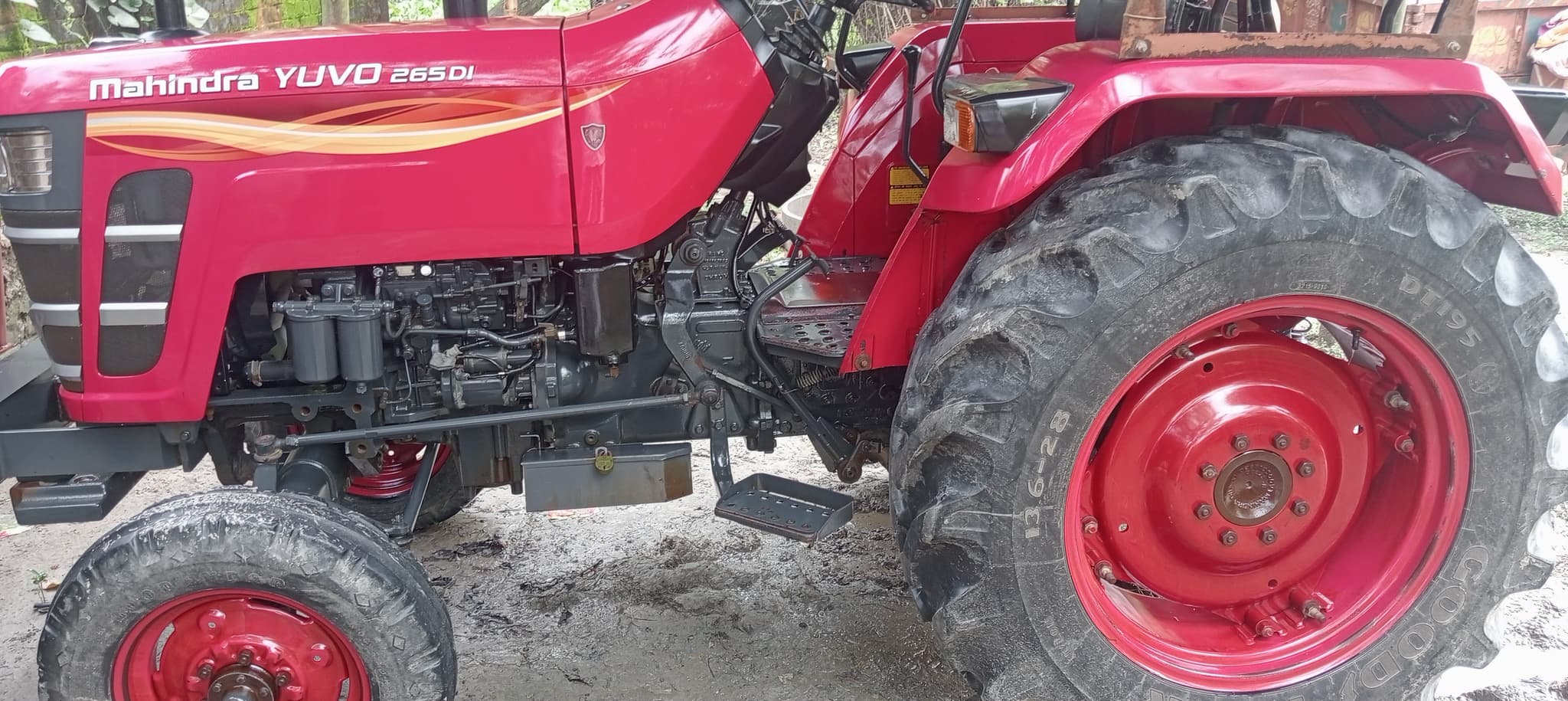 Mahindra Yuvo 265 di (2)