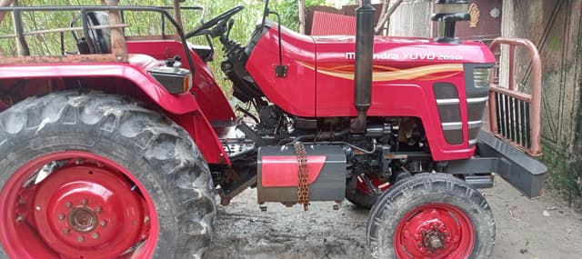 Mahindra Yuvo 265 di (4)