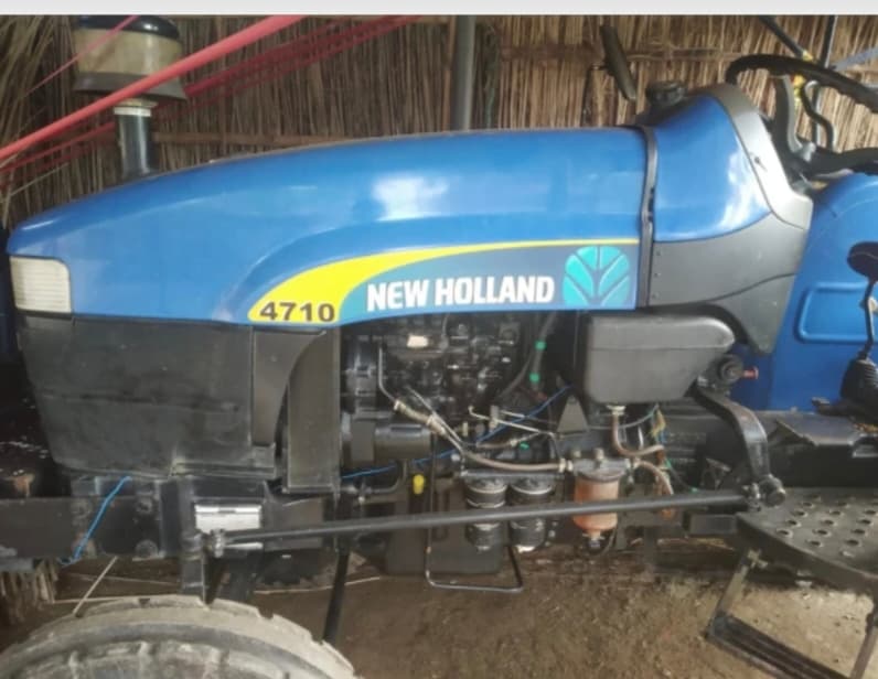New holland 4710 With Canopy