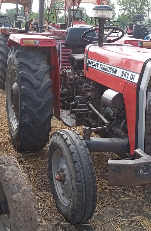 Massey ferguson 241 (2)