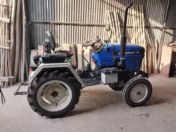 Escorts Steeltrac 18 (1)