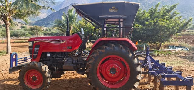 Mahindra Yuvo Tech Plus 415 4WD (2)