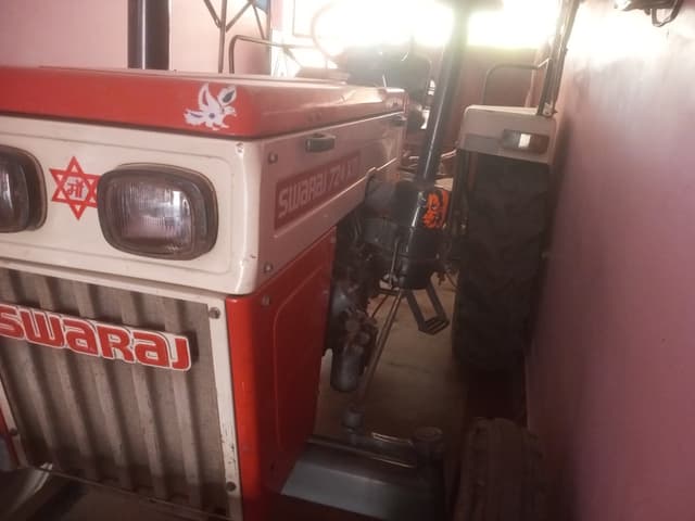 Swaraj 724 XM (2)