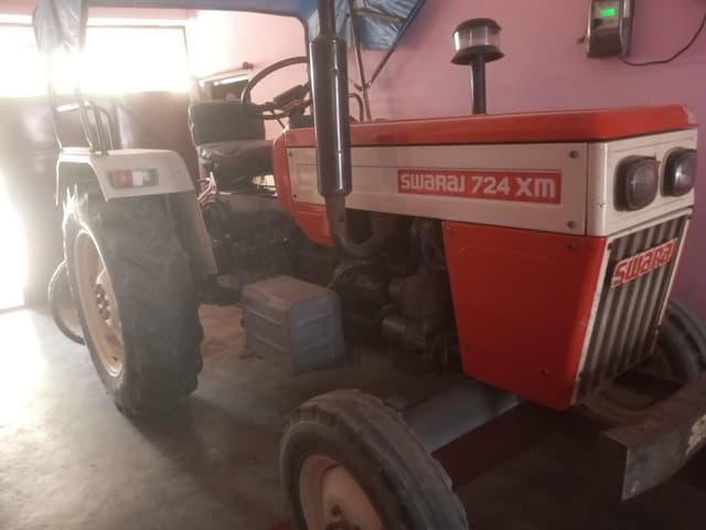 Swaraj 724 XM (4)