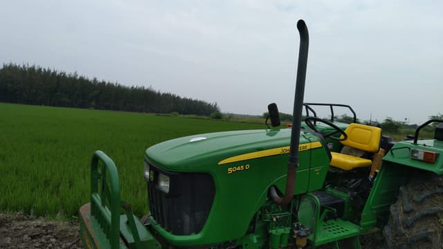 John deere 5045 D (2)