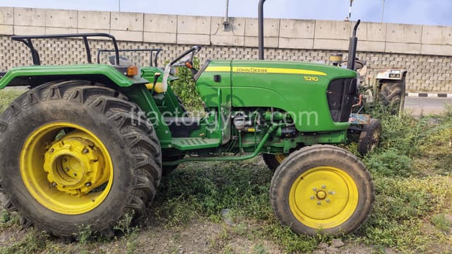 John deere 5210 2WD (3)