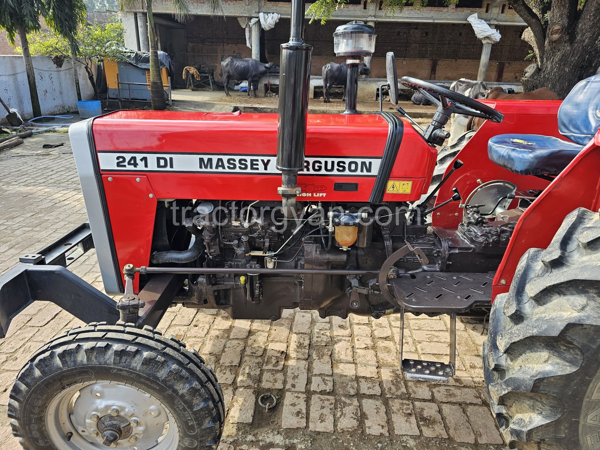 Massey ferguson 241 R (2)