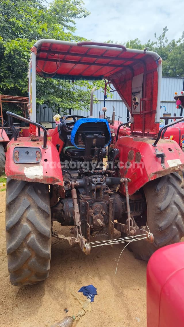 Mahindra YUVO 575 DI (3)