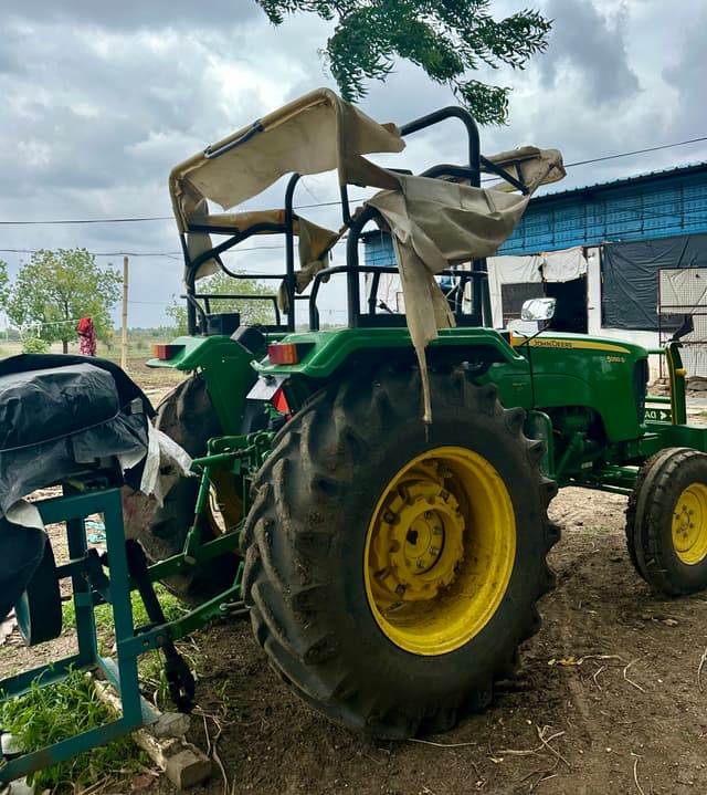 John deere 5050 D (3)