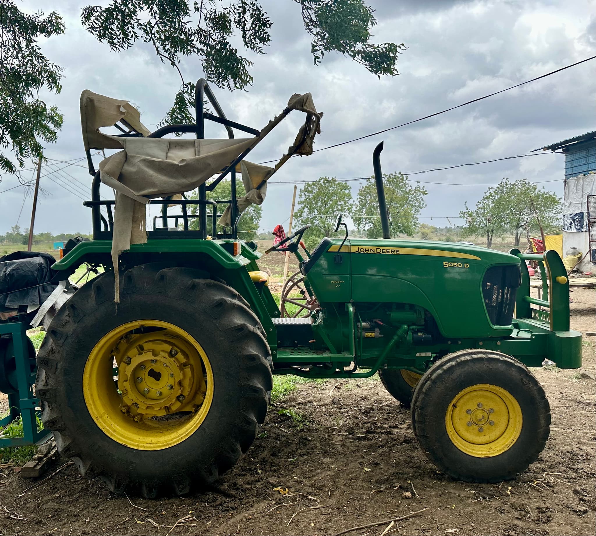 John deere 5050 D (4)