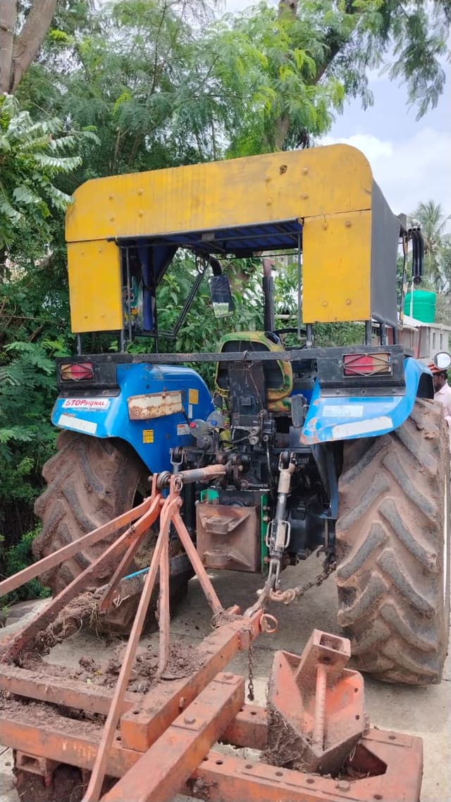 New holland Excel 6010 2WD 4WD (3)