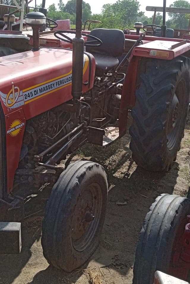 Massey ferguson 245 DI (4)