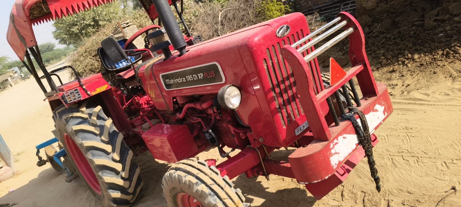 Mahindra 585 DI XP Plus (49.3HP) (3)