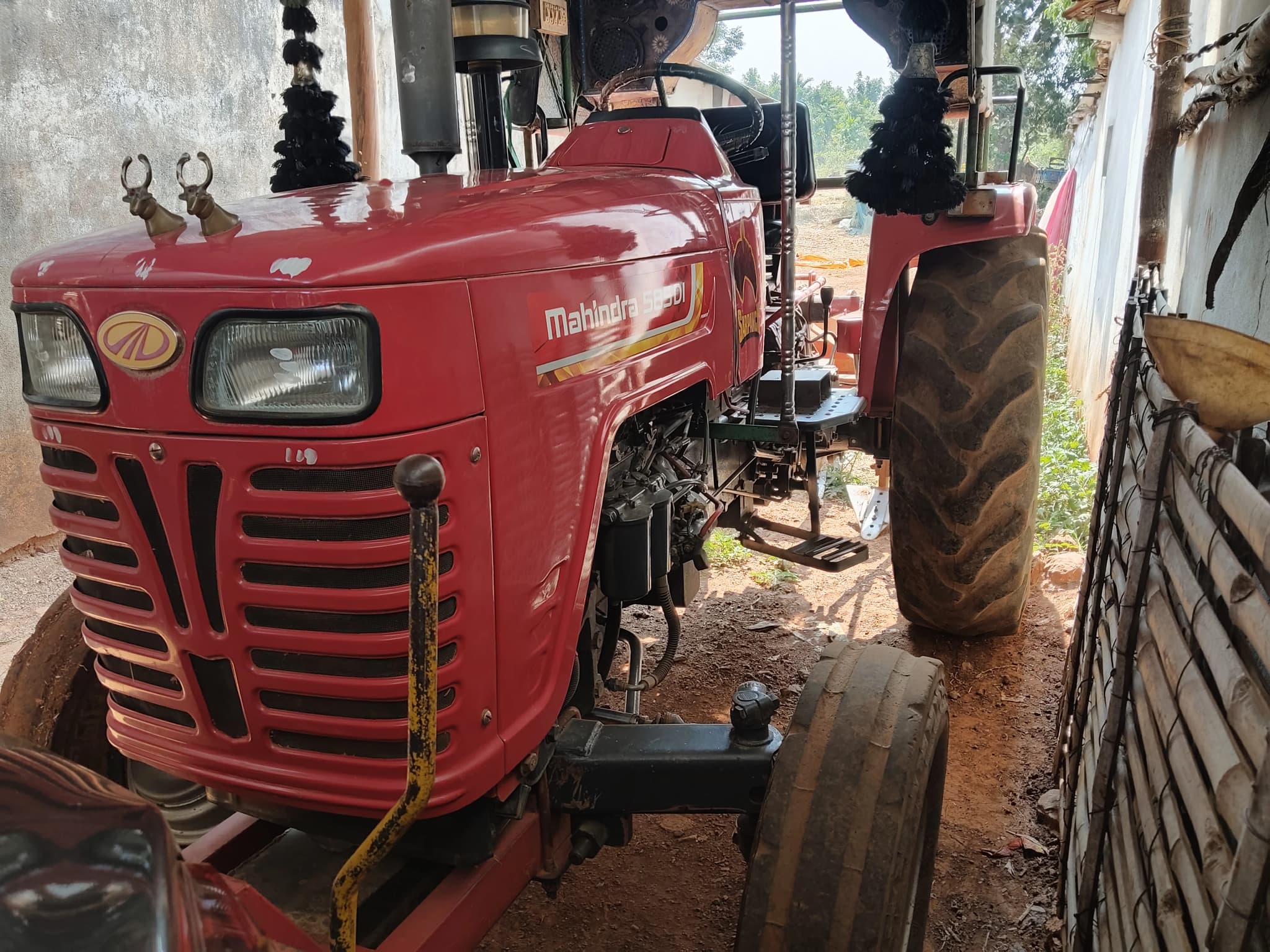 585 DI XP Plus DLX (49.9HP)