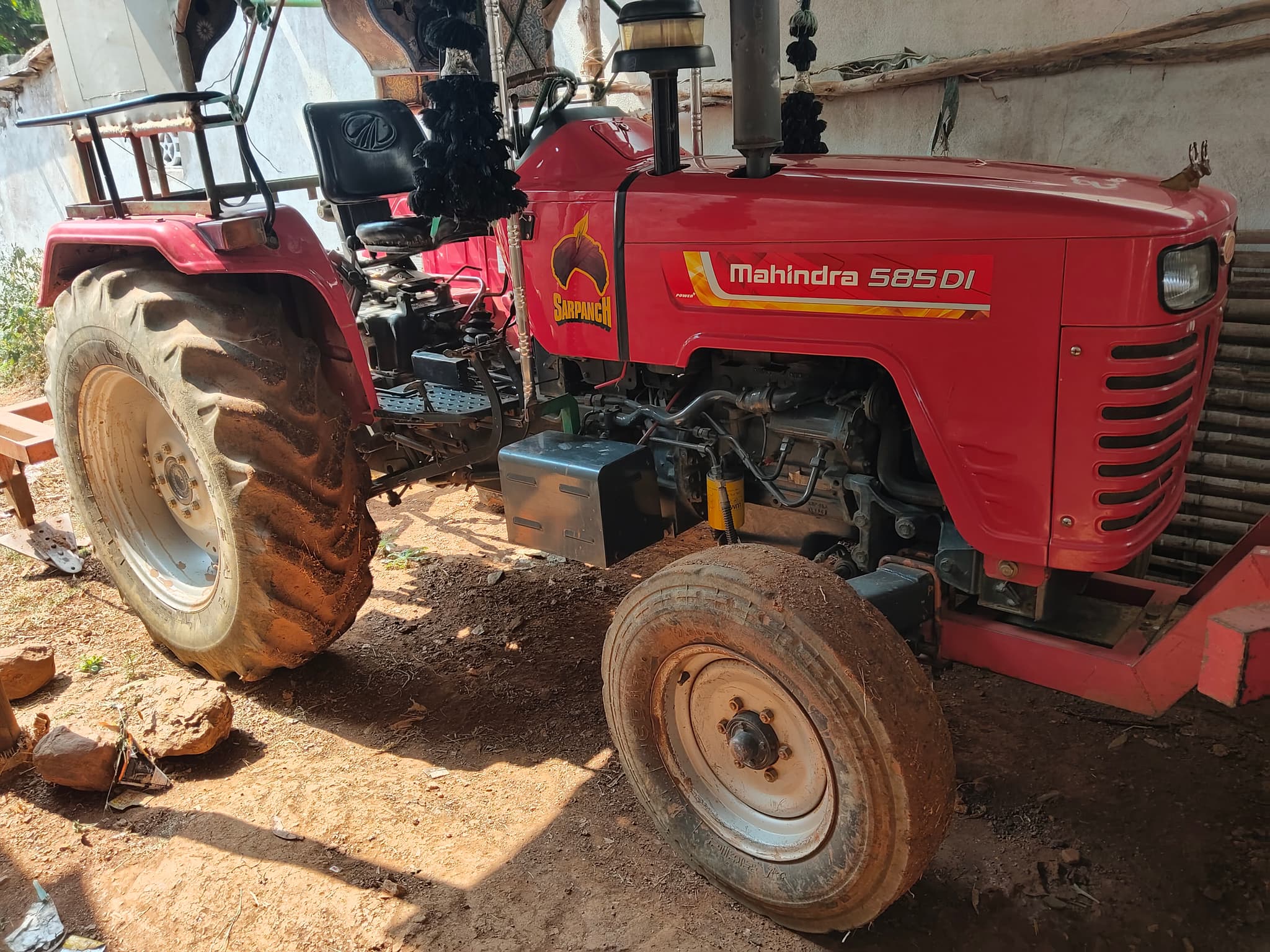 Mahindra 585 DI XP Plus DLX (49.9HP) (2)