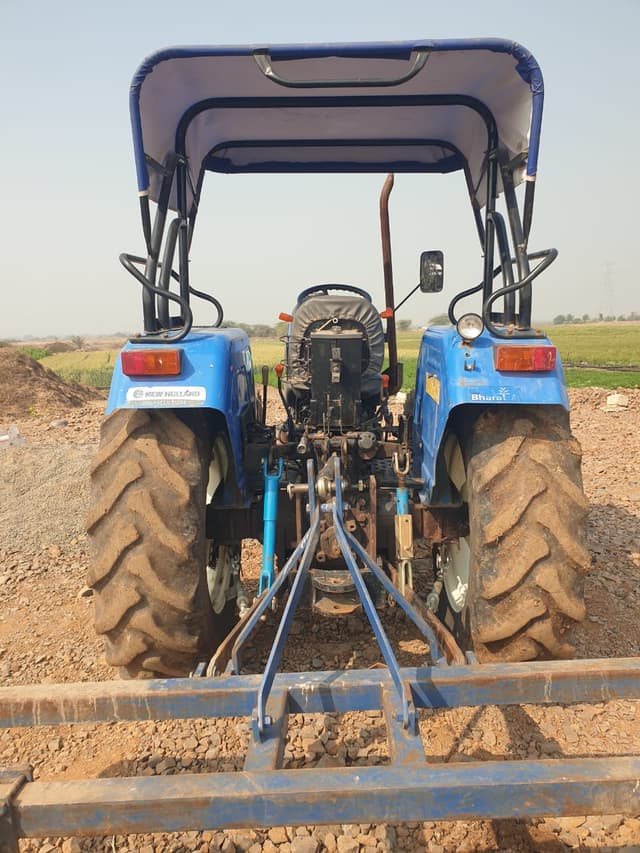 New holland Excel 4710 4wd (47HP) (2)