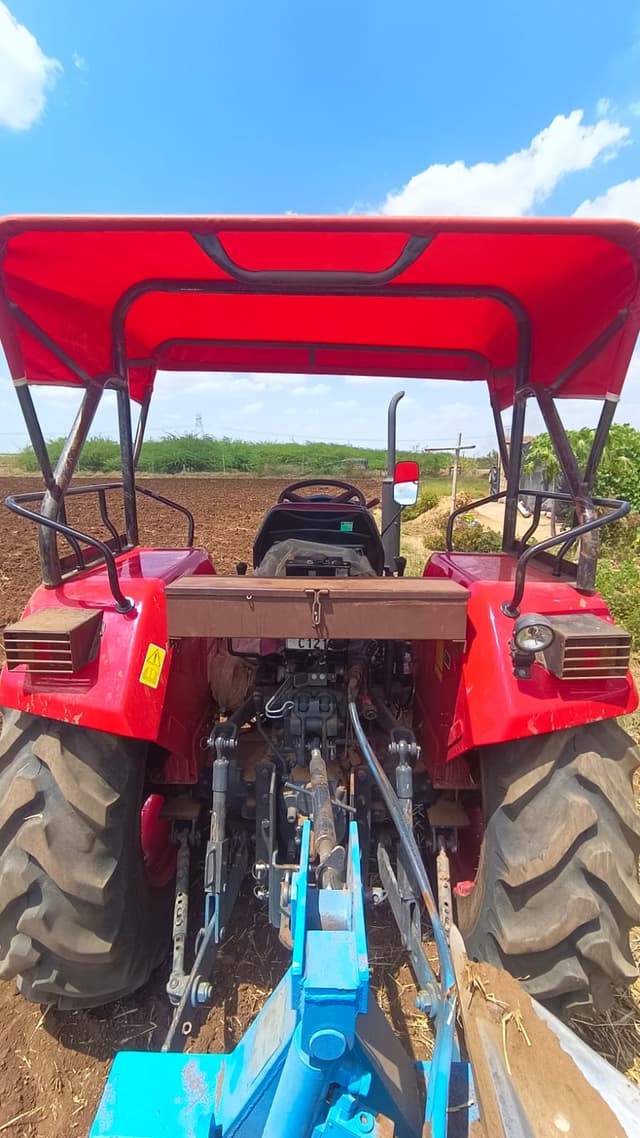 Mahindra Yuvo Tech plus 575 (47HP) (4)