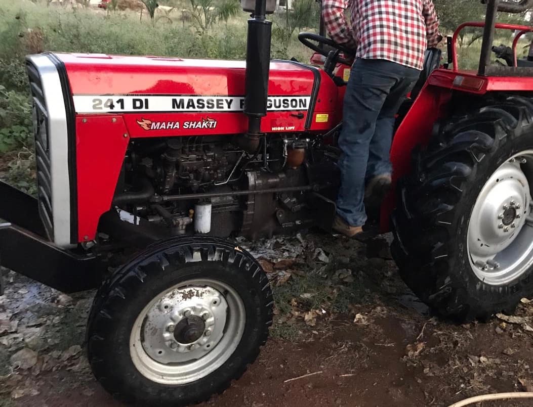 Massey ferguson 241 DI Maha Shakti (4)