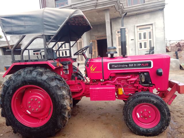 Mahindra 585 DI XP Plus DLX (49.9HP) (1)