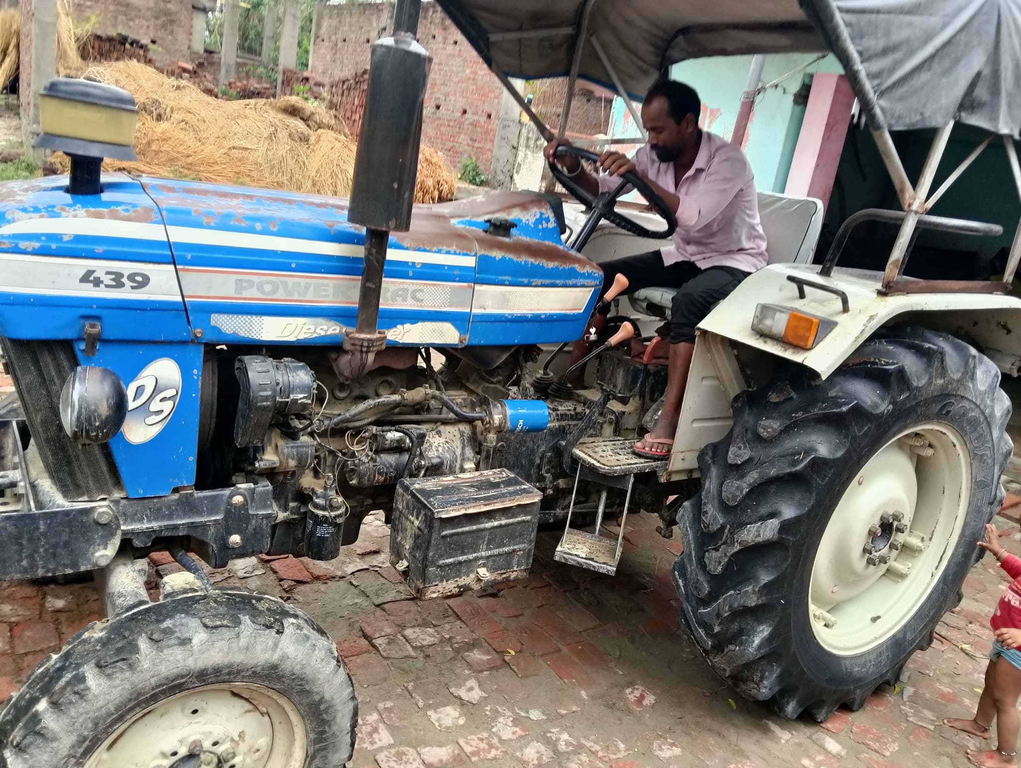 Powertrac 439 DS Plus (41HP) (3)