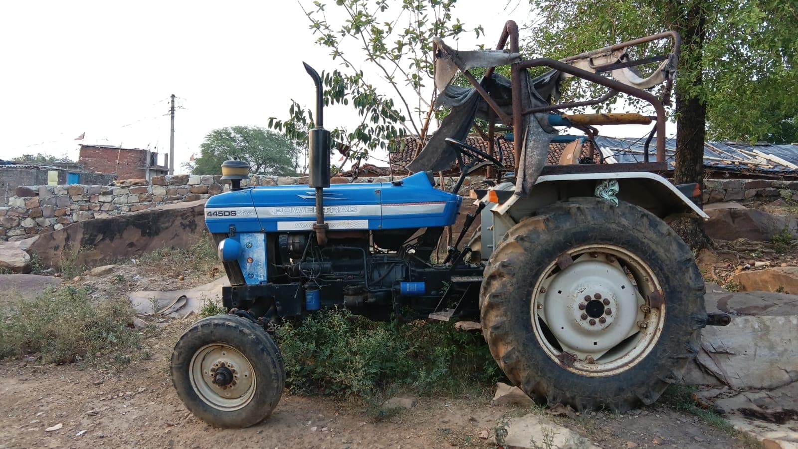 Powertrac 445 Plus (47HP) (2)