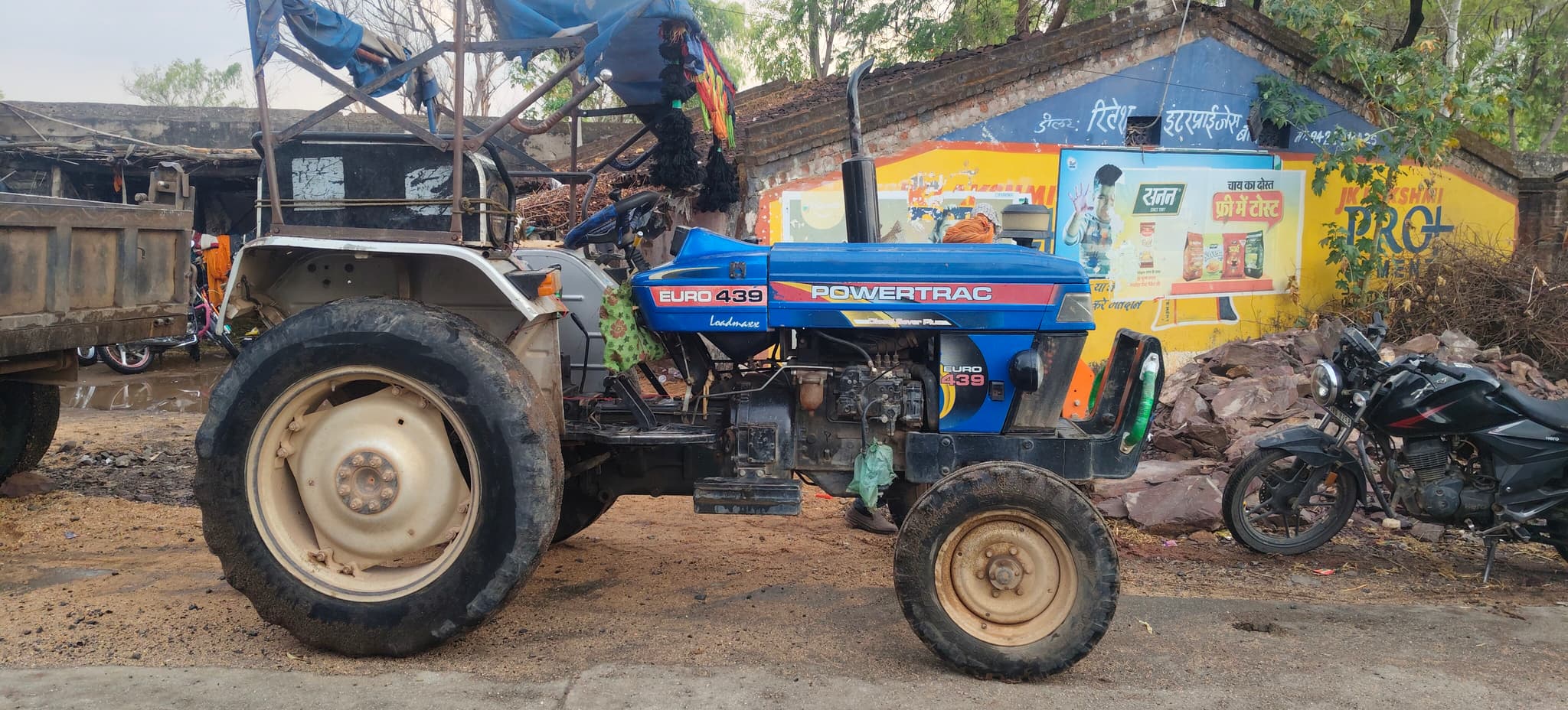 Powertrac 439 DS Plus (41HP) (3)