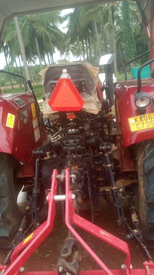 Mahindra Yuvo Tech Plus 585 DI Special Edition (49.3HP) (2)