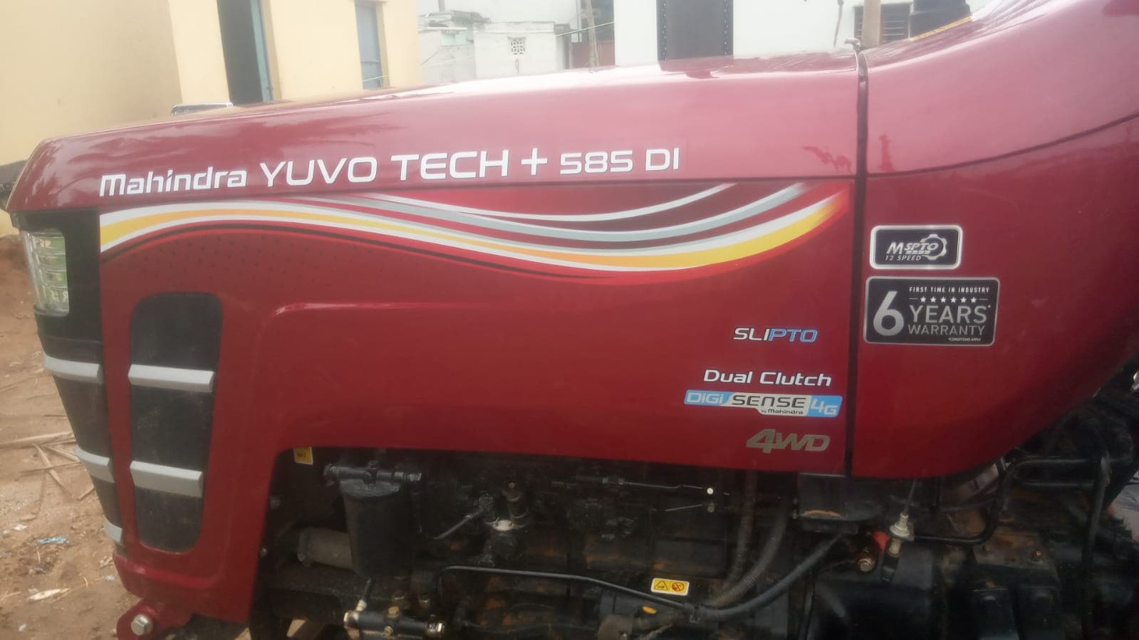 Mahindra Yuvo Tech Plus 585 DI Special Edition (49.3HP) (3)