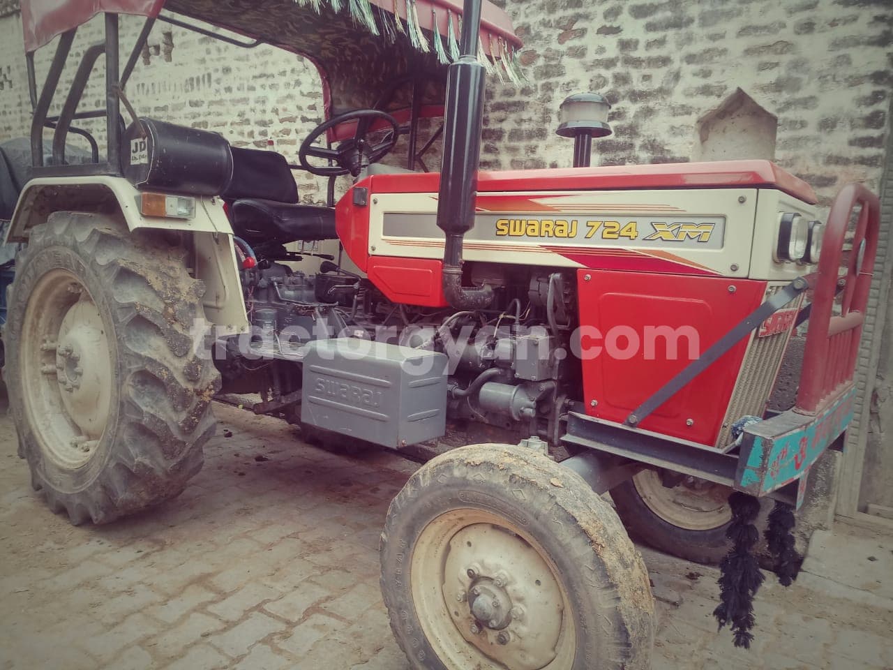 Swaraj 724 XM (4)