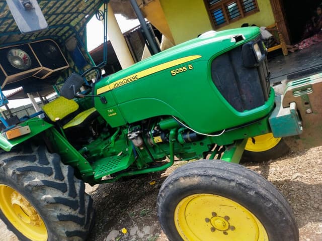 John deere 5055 E (2)