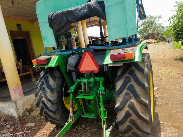 John deere 5055 E (4)