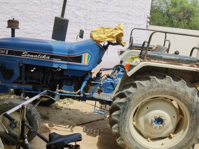 Sonalika Di 750 II (4)