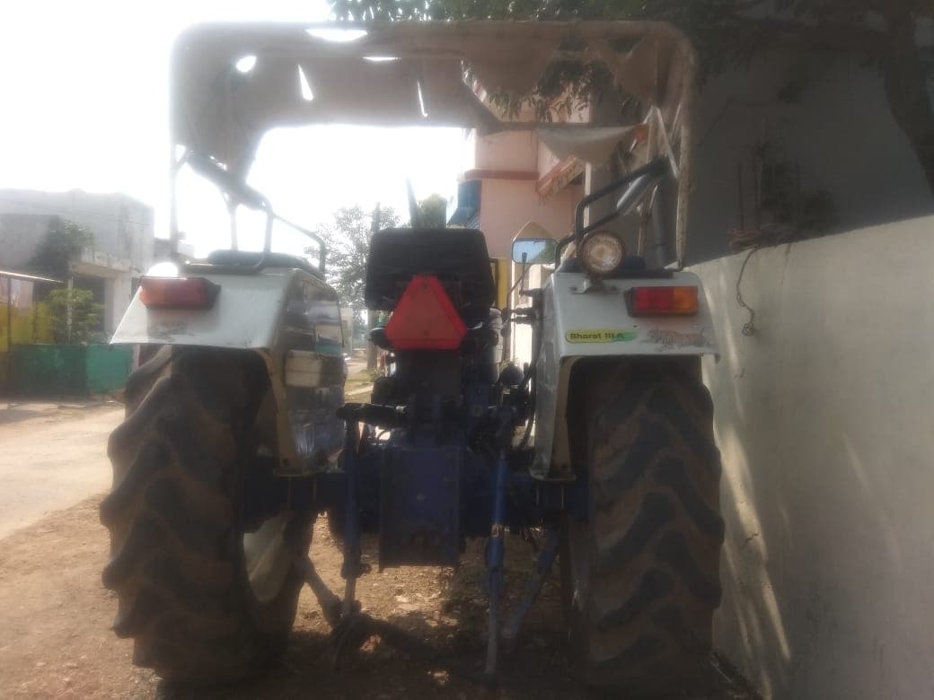 Escorts Steeltrac-18 (4)