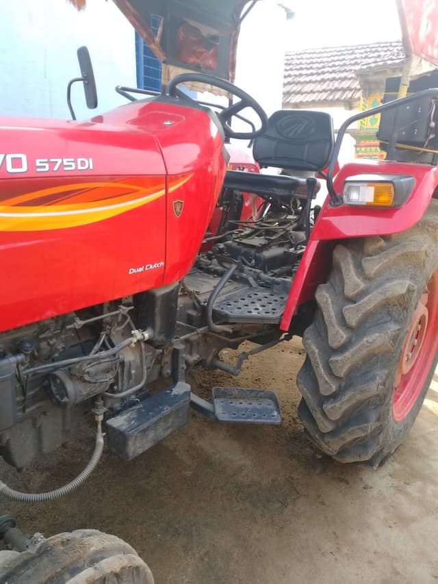 Mahindra YUVO 575 DI (2)