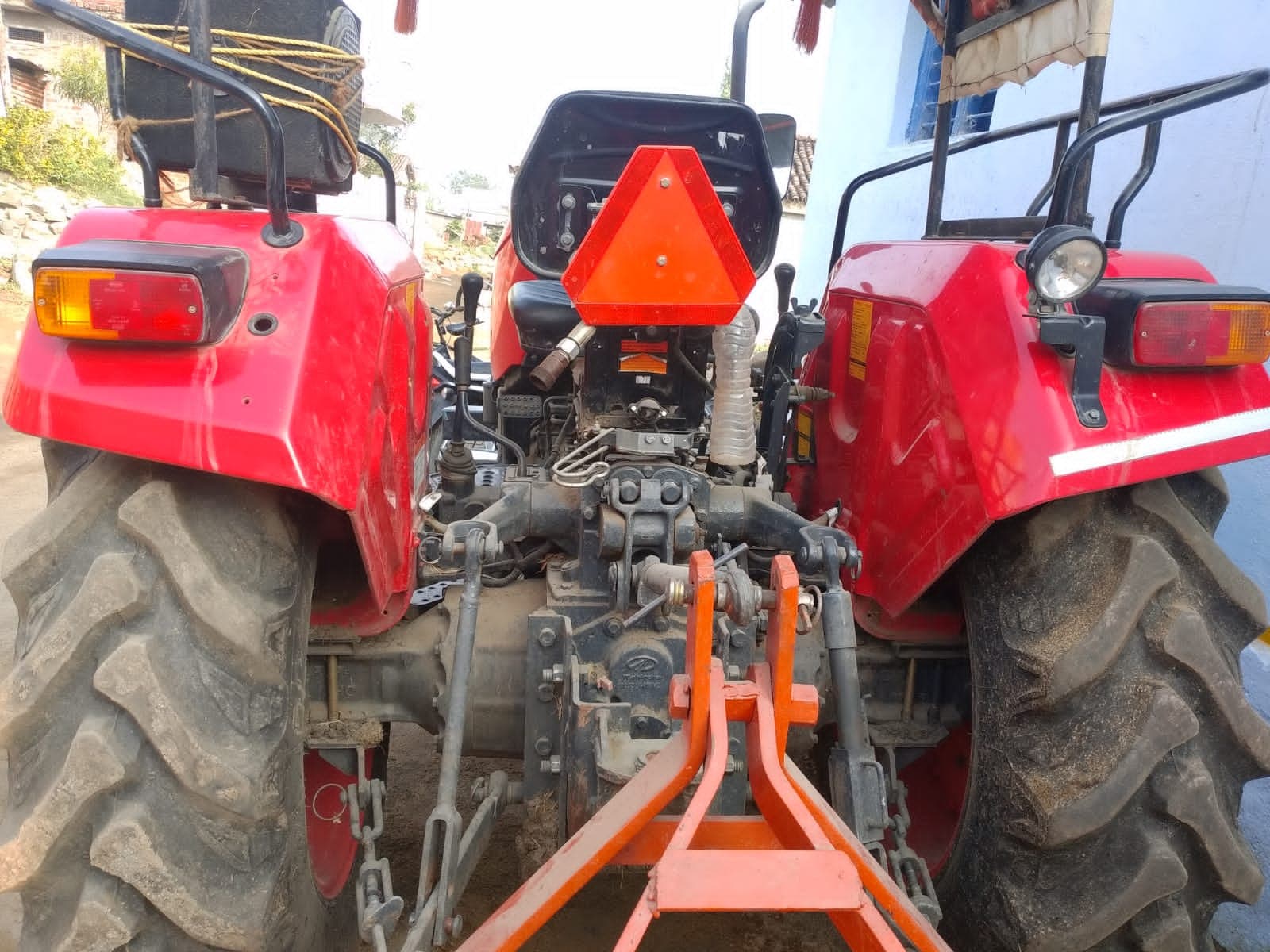 Mahindra YUVO 575 DI (3)