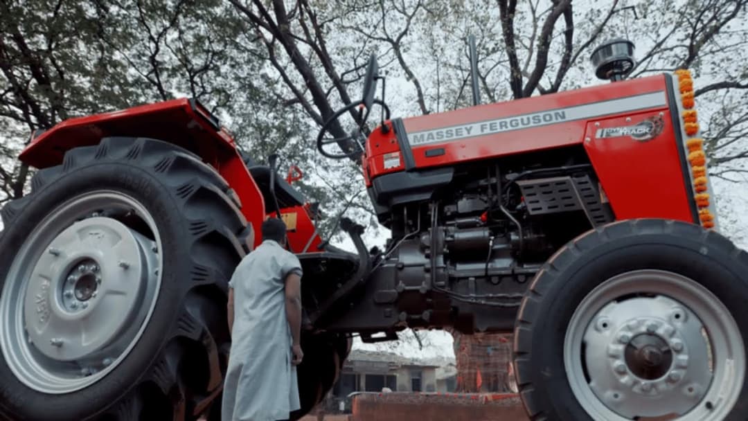 Powerful Tractor for Haulage and Farming #SabseBadaAllrounder | Massey Dynatrack Video | Tractor Gyan Powerful Tractor for Haulage and Farming #SabseBadaAllrounder | Massey Dynatrack Video | Tractor Gyan